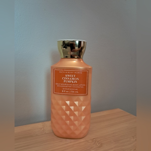 Bath and Body Works Sweet Cinnamon Pumpkin body lotion‎ like new - Picture 1 of 2